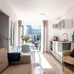 Jade With Private Parking Apartment *