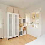 Jade With Private Parking Apartment