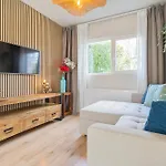 Jade With Private Parking Apartment *