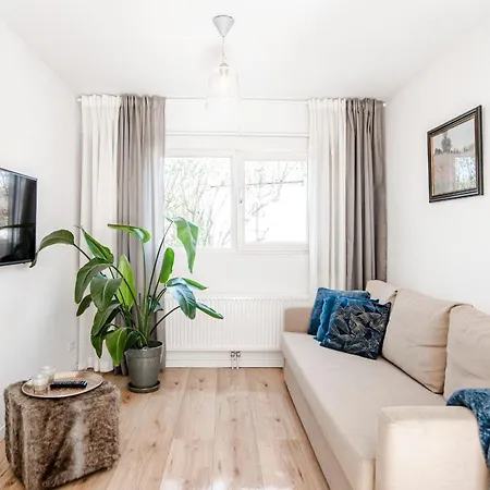 Jade & Ruby Apartment